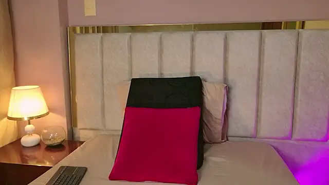 Snapshot of PaulinaSaint chatting on 13, 2, 2026 PaulinaSaint online show from 13, 2, 2026