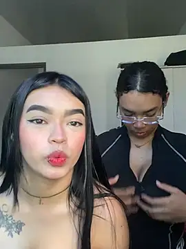Snapshot of Emmy_And_Luna chatting on 12, 7, 2026 Emmy And Luna online show from 12, 7, 2026
