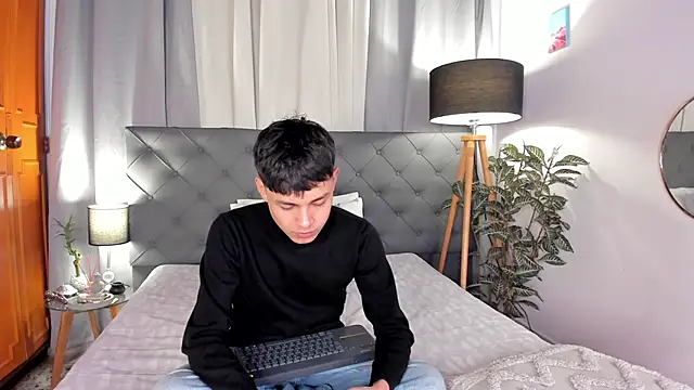 Andy Belier23 online show from 4, 4, 2026