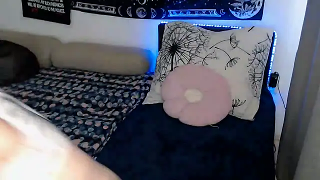 Snapshot of AlienforTwenty chatting on 10, 7, 2026 AlienforTwenty online show from 10, 7, 2026