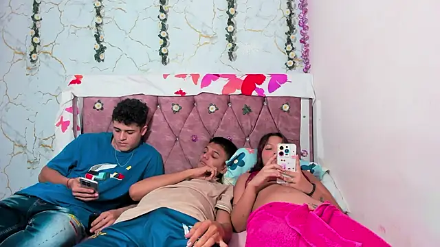 Snapshot of Trio_Hot_77 chatting on 21, 12, 2025 Trio Hot 77 online show from 21, 12, 2025