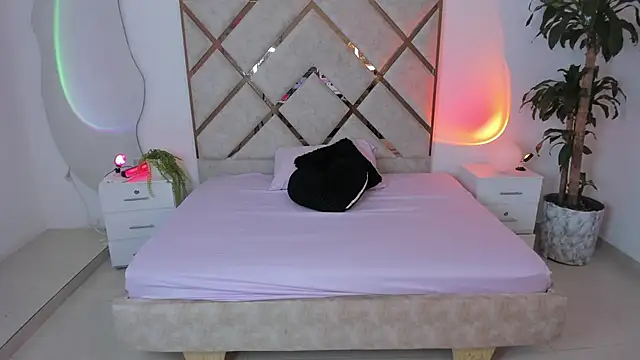 Snapshot of queenie_staar chatting on 8, 2, 2026 queenie staar online show from 8, 2, 2026