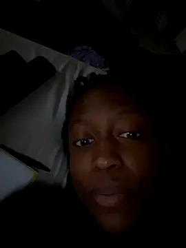 Snapshot of LauraAurora chatting on 13, 12, 2025 LauraAurora online show from 13, 12, 2025