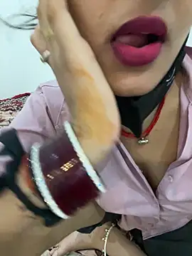 Snapshot of Pooja_Love143 chatting on 18, 5, 2026 Pooja Love143 online show from 18, 5, 2026