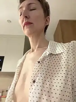 Snapshot of Sensual_Flower chatting on 1, 2, 2026 Sensual Flower online show from 1, 2, 2026