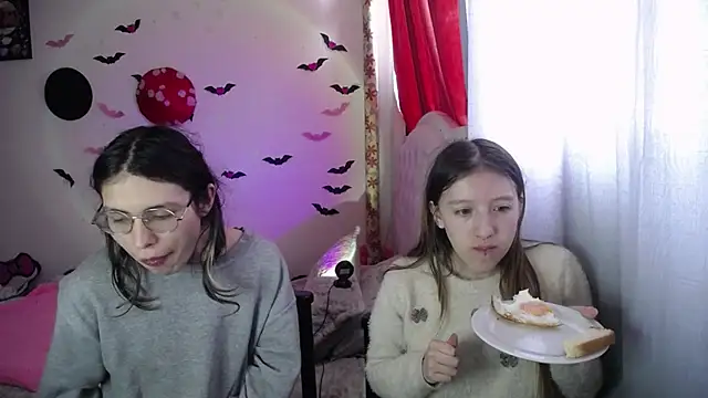 Briar y Blair online show from 28, 3, 2026