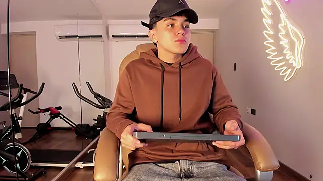  TaylorBlack online show from 11, 4, 2026