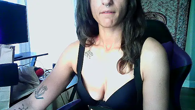 Snapshot of GoddessVikkii chatting on 24, 2, 2026 GoddessVikkii online show from 24, 2, 2026