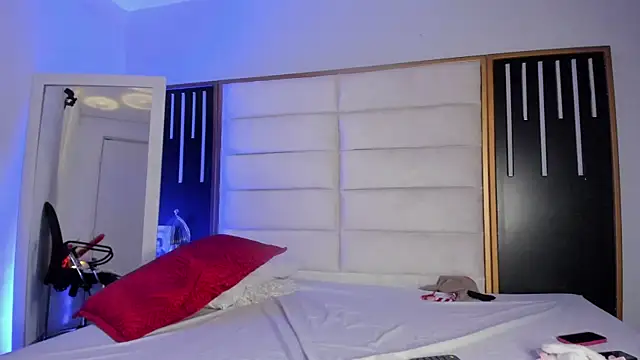 JuliMonroe19 online show from 24, 2, 2026