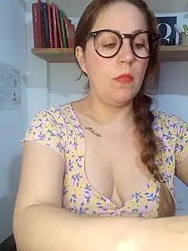 Snapshot of SofiEsteves chatting on 5, 6, 2026 SofiEsteves online show from 5, 6, 2026