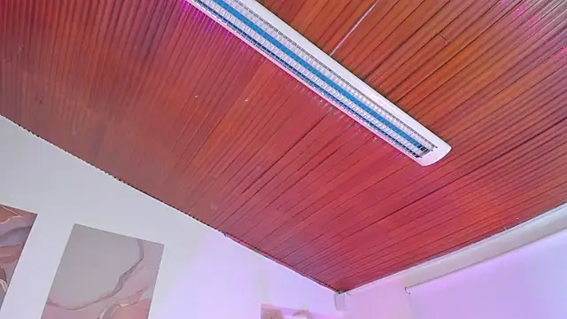 Amelie Wine online show from 15, 4, 2026