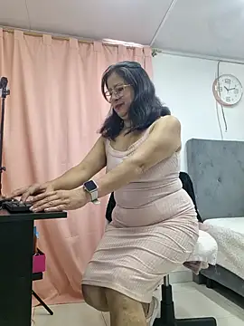 Snapshot of christy_ant chatting on 16, 6, 2026 christy ant online show from 16, 6, 2026
