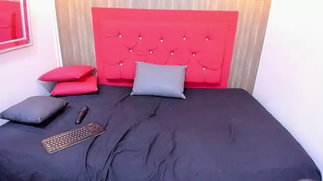 meggancurvy online show from 10, 3, 2026