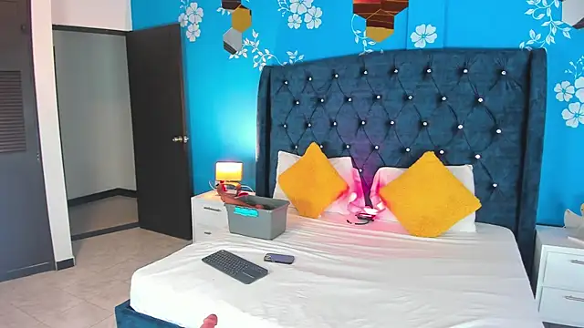 Issa Clark01 online show from 13, 2, 2026