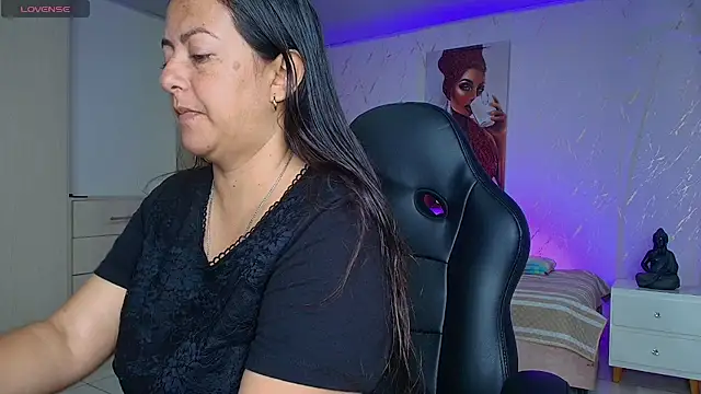Snapshot of evelyn_harpeery chatting on 9, 5, 2026 evelyn harpeery online show from 9, 5, 2026