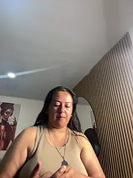 Snapshot of evelyn_harpeery chatting on 21, 5, 2026 evelyn harpeery online show from 21, 5, 2026