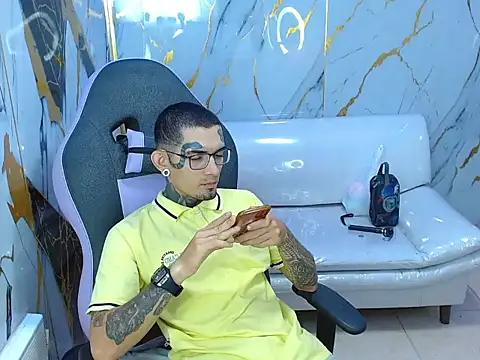 Snapshot of Boy_tatto77 chatting on 30, 6, 2026 Boy tatto77 online show from 30, 6, 2026