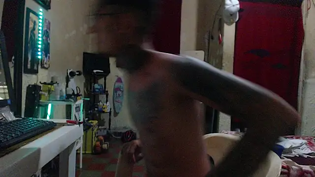 Snapshot of Boy_tatto77 chatting on 11, 7, 2026 Boy tatto77 online show from 11, 7, 2026