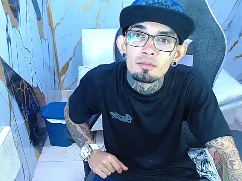 Snapshot of Boy_tatto77 chatting on 22, 7, 2026 Boy tatto77 online show from 22, 7, 2026
