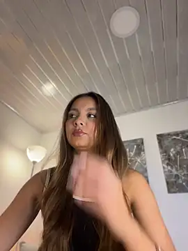 Nicollewest1 online show from 5, 7, 2026