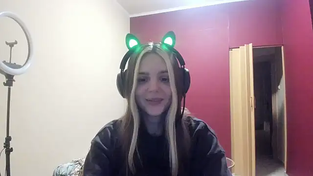 LunaAngell online show from 23, 12, 2025