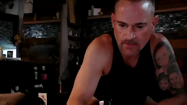 Snapshot of MISTERANDDEMI chatting on 18, 4, 2026 MISTERANDDEMI online show from 18, 4, 2026