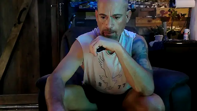 Snapshot of MISTERANDDEMI chatting on 2, 6, 2026 MISTERANDDEMI online show from 2, 6, 2026