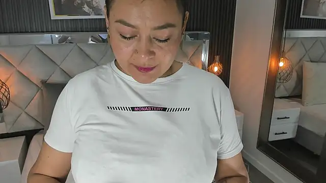 Susan Sexy Milf online show from 9, 1, 2026