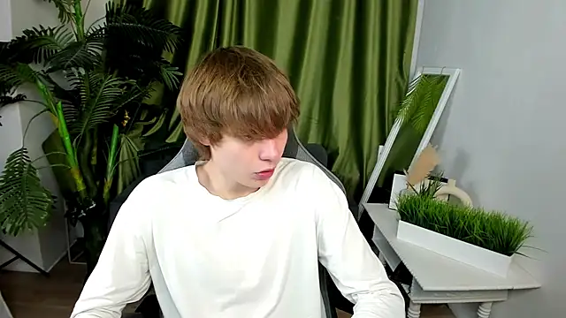 Snapshot of andyyzzz chatting on 5, 7, 2026 andyyzzz online show from 5, 7, 2026