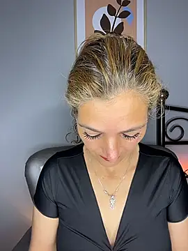 Snapshot of JennaMilf_ chatting on 8, 5, 2026 JennaMilf online show from 8, 5, 2026