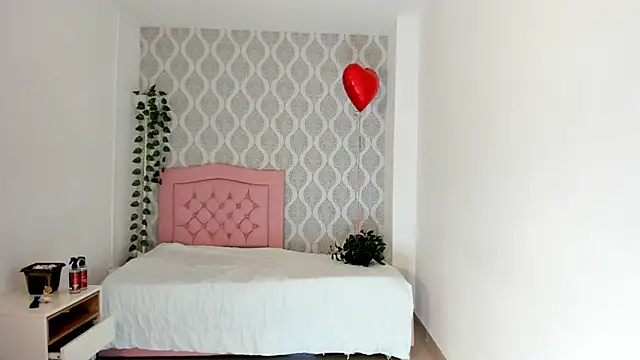 Snapshot of Zenith_glow chatting on 5, 2, 2026 Zenith glow online show from 5, 2, 2026