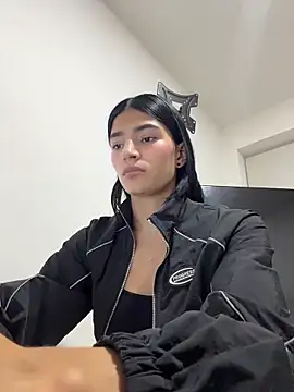 Ema Rose  online show from 17, 4, 2026