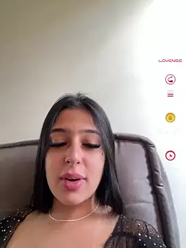 Snapshot of jujuarantes__2026 chatting on 8, 5, 2026 jujuarantes 2026 online show from 8, 5, 2026