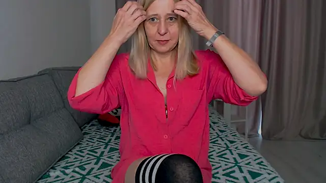 MiLenaMilf online show from 14, 1, 2026