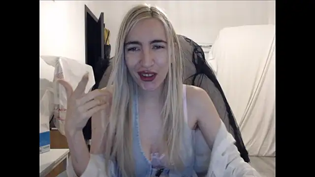 Snapshot of BarbieBlondieGirl chatting on 7, 3, 2026 BarbieBlondieGirl online show from 7, 3, 2026