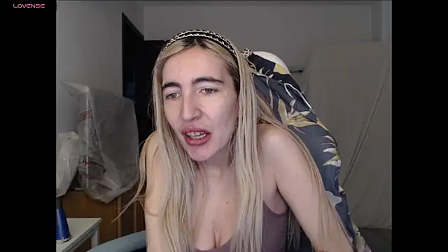 Snapshot of BarbieBlondieGirl chatting on 18, 5, 2026 BarbieBlondieGirl online show from 18, 5, 2026