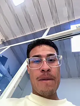 Snapshot of Latin_Paisa_Boy chatting on 17, 4, 2026 Latin Paisa Boy online show from 17, 4, 2026