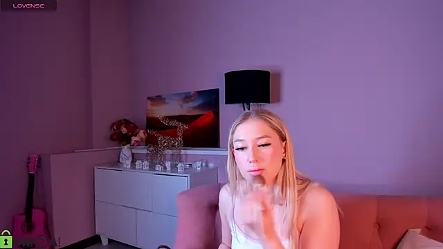 ChloeAlba online show from 26, 4, 2026