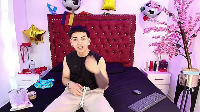 Snapshot of Jaden_and_sofia chatting on 18, 7, 2026 Jaden and sofia online show from 18, 7, 2026
