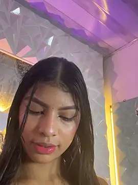 Sofia-love7 online show from 13, 5, 2026
