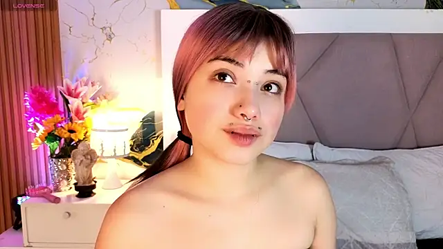 Snapshot of Sienna_Desiree chatting on 6, 7, 2026 Sienna Desiree online show from 6, 7, 2026
