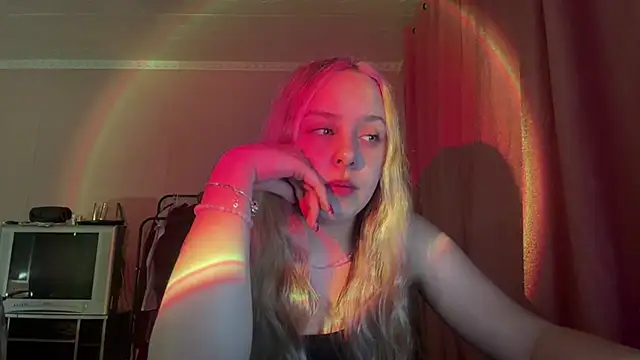 Snapshot of ZoraDearmon chatting on 17, 1, 2026 ZoraDearmon online show from 17, 1, 2026