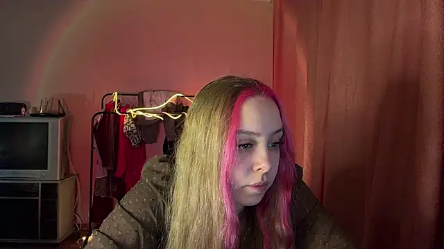 Snapshot of ZoraDearmon chatting on 6, 2, 2026 ZoraDearmon online show from 6, 2, 2026