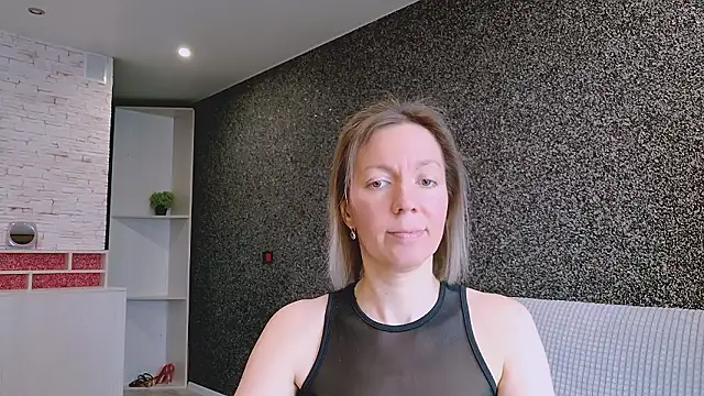 Amanda Luxe online show from 14, 3, 2026