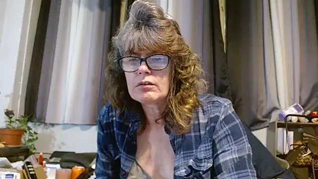 Snapshot of ladylavende3 chatting on 14, 3, 2025 ladylavende3 online show from 14, 3, 2025