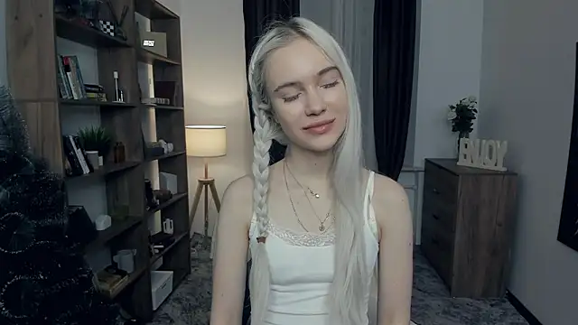 KristalCrowner online show from 1, 2, 2026