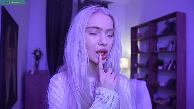 KristalCrowner online show from 3, 4, 2026