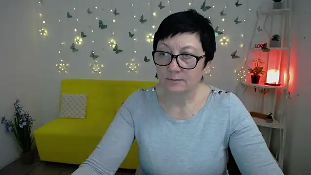 EmilyL0ve online show from 16, 4, 2026