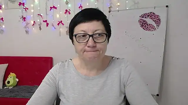 Snapshot of EmilyL0ve chatting on 19, 4, 2026 EmilyL0ve online show from 19, 4, 2026
