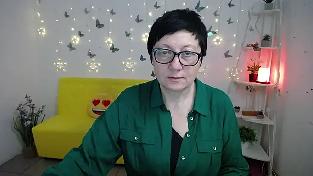 Snapshot of EmilyL0ve chatting on 22, 4, 2026 EmilyL0ve online show from 22, 4, 2026